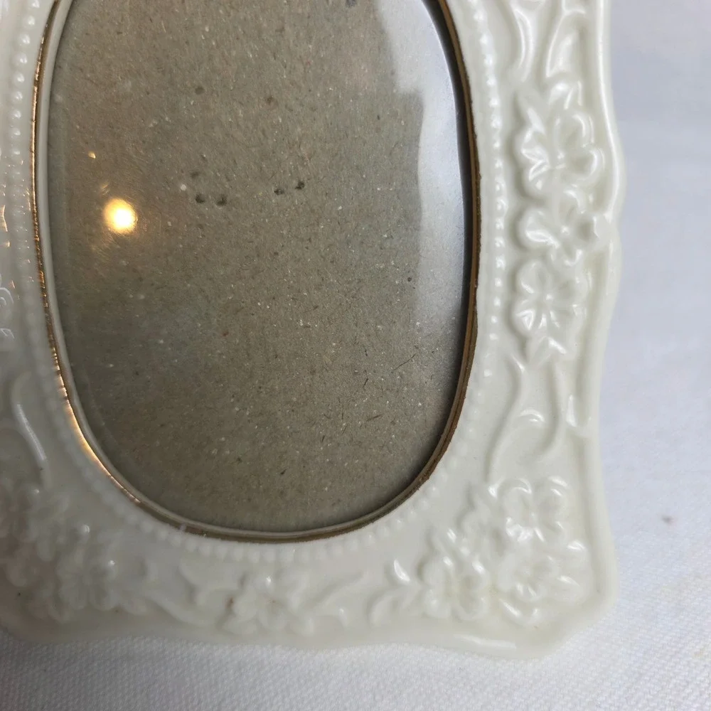 Vintage Cream Ceramic Floral Embossed Oval Picture Frame Gold Trim Tabletop